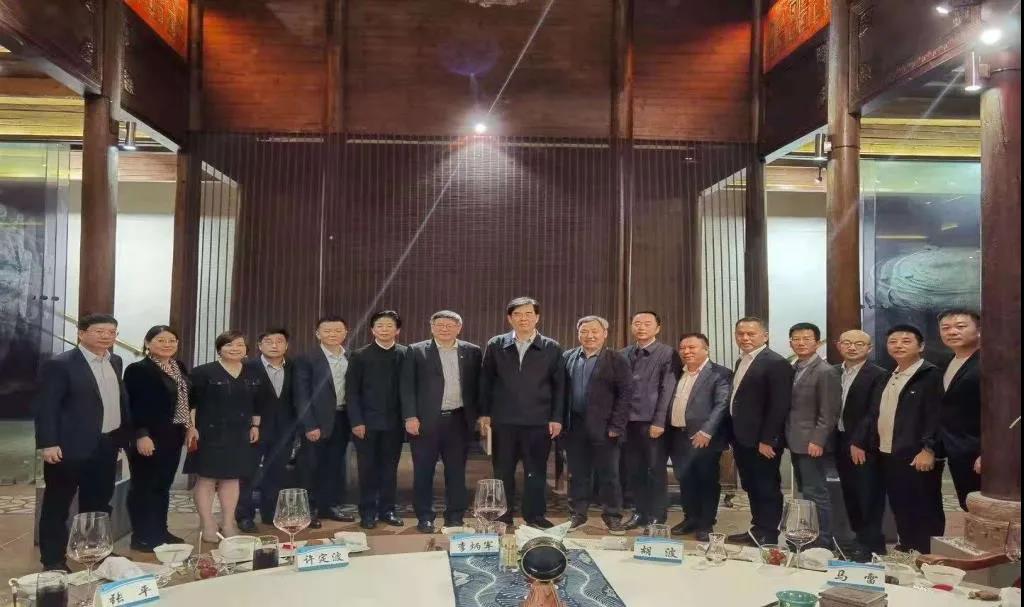 贵州省长李炳军会见来黔企业家考察团–金智东博分享产教融合经验与成果(图2)