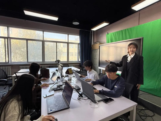 圆满收官!2025年京津冀第二届“金育杯”金融智能投顾竞赛决赛顺利举行(图5) 圆满收官!2025年京津冀第二届“金育杯”金融智能投顾竞赛决赛顺利举行(图5)