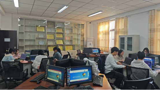 以智育才,赓续华章2025年第四届“金育杯”金融智能投顾大赛全国总决赛圆满落幕(图7)