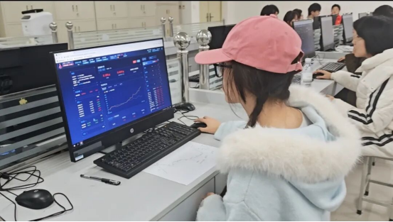 2025年河南省大学生金融智能投顾大赛圆满落幕‖金智东博以技术赋能金融教育新未来(图16)